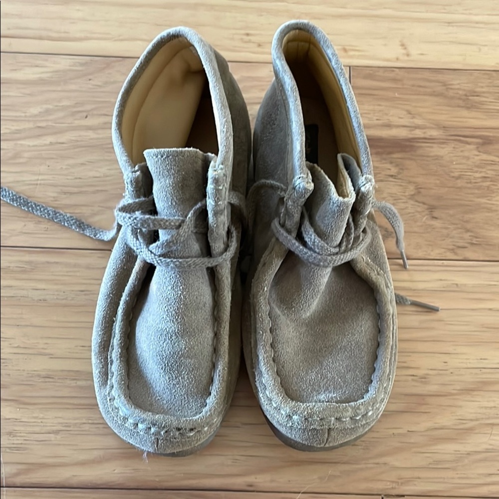 Kids Clark’s Gray Suede Ankle Boots